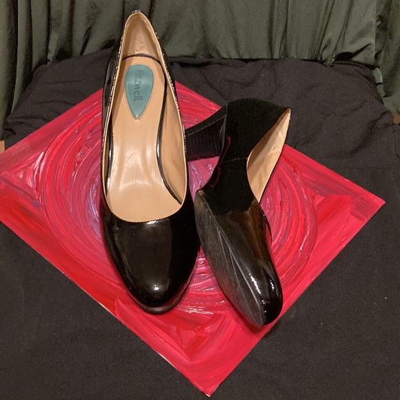 Black heels - Picture 5 of 17